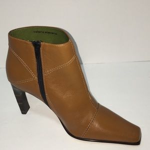 NEW VALERIE STEVENS COGNAC TAN ANKLE BOOTS - 7.5